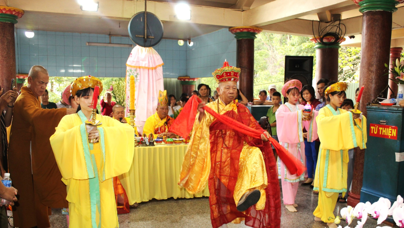 Nghi thức d&acirc;n gian trong Phật gi&aacute;o T&acirc;y Ninh