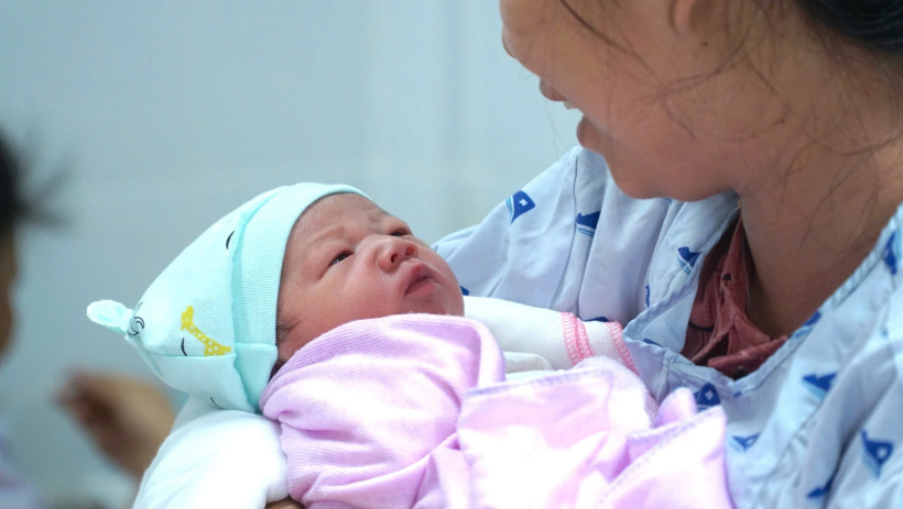 Ch&iacute;nh s&aacute;ch hỗ trợ phụ nữ sinh đủ 2 con trước 35 tuổi: Khuyến kh&iacute;ch duy tr&igrave; mức sinh thay thế v&agrave; n&acirc;ng cao chất lượng d&acirc;n số