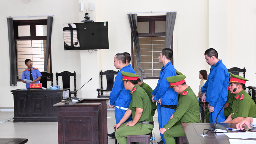 X&eacute;t xử vụ &aacute;n giả danh c&ocirc;ng an cướp hơn 2,2 triệu USD