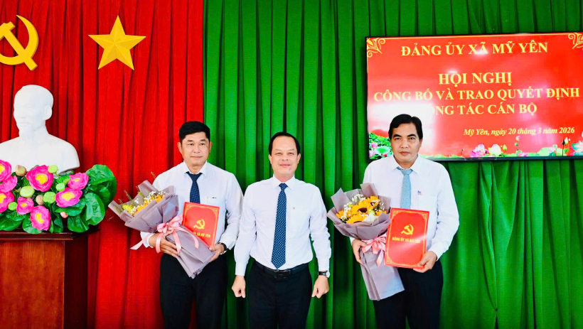 X&atilde; Mỹ Y&ecirc;n: C&ocirc;ng bố v&agrave; trao c&aacute;c quyết định về c&ocirc;ng t&aacute;c c&aacute;n bộ