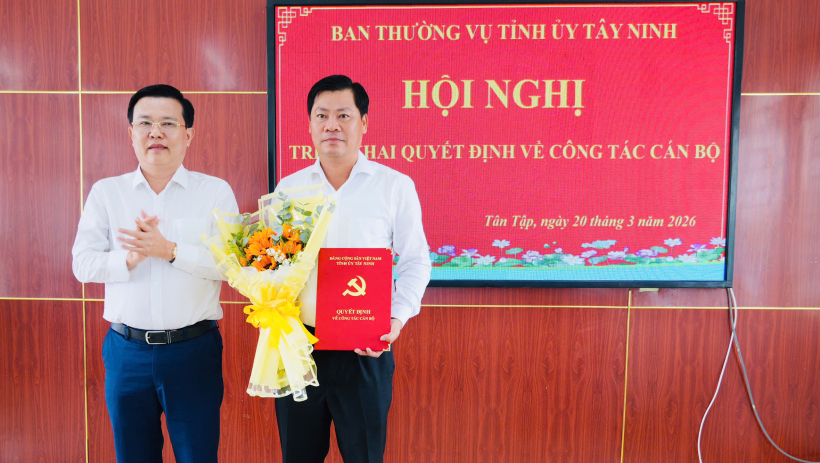 &Ocirc;ng Huỳnh Văn Quang H&ugrave;ng giữ chức B&iacute; thư Đảng ủy x&atilde; T&acirc;n Tập