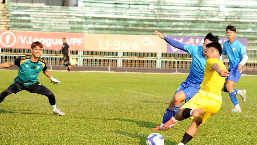 C&acirc;u lạc bộ Long An thắng đậm An Giang trong trận giao hữu dịp FIFA Days