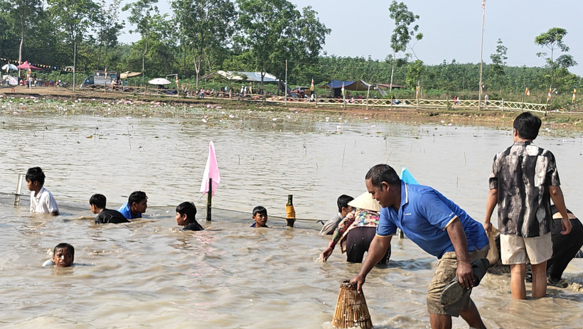 Ph&aacute;t huy gi&aacute; trị di sản văn h&oacute;a truyền thống Lễ hội Ph&aacute; B&agrave;u