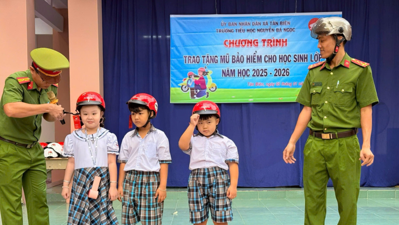 C&ocirc;ng an x&atilde; T&acirc;n Bi&ecirc;n: X&acirc;y dựng văn ho&aacute; giao th&ocirc;ng từ cơ sở