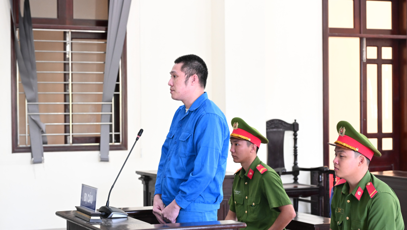 Phạt 10 năm t&ugrave; đối tượng d&ugrave;ng k&eacute;o đ&acirc;m vợ 