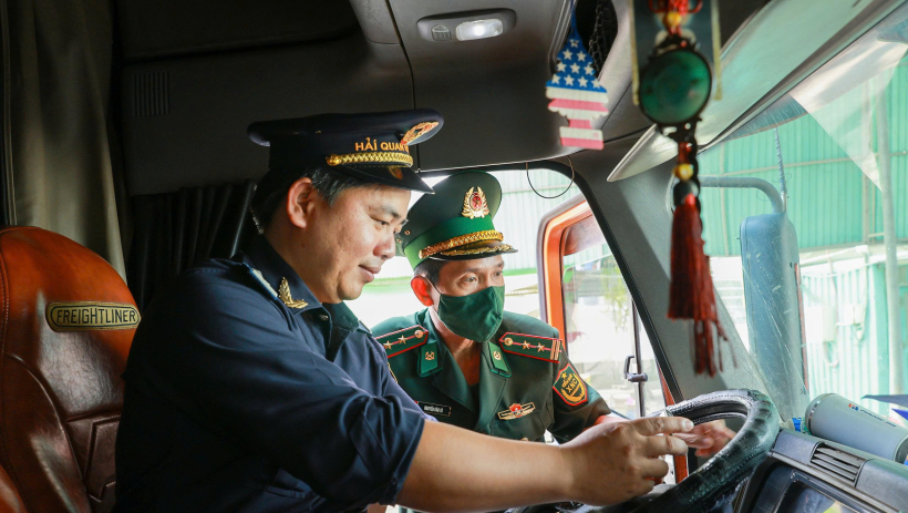 Tăng cường phòng, ch&ocirc;́ng bu&ocirc;n l&acirc;̣u xăng d&acirc;̀u qua bi&ecirc;n giới