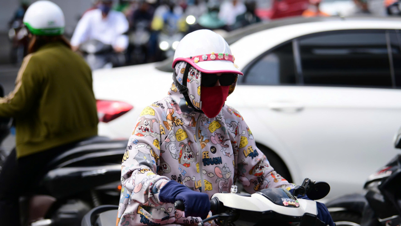 Thời tiết h&ocirc;m nay 24/3: Nam Bộ nắng n&oacute;ng oi bức, trời hầm hập r&aacute;t da