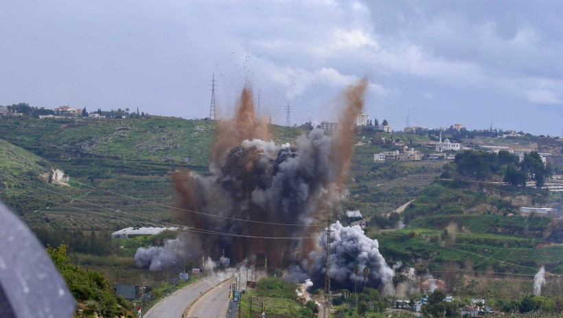 Xung đột leo thang giữa Israel v&agrave; Hezbollah g&acirc;y thương vong lớn tại Liban