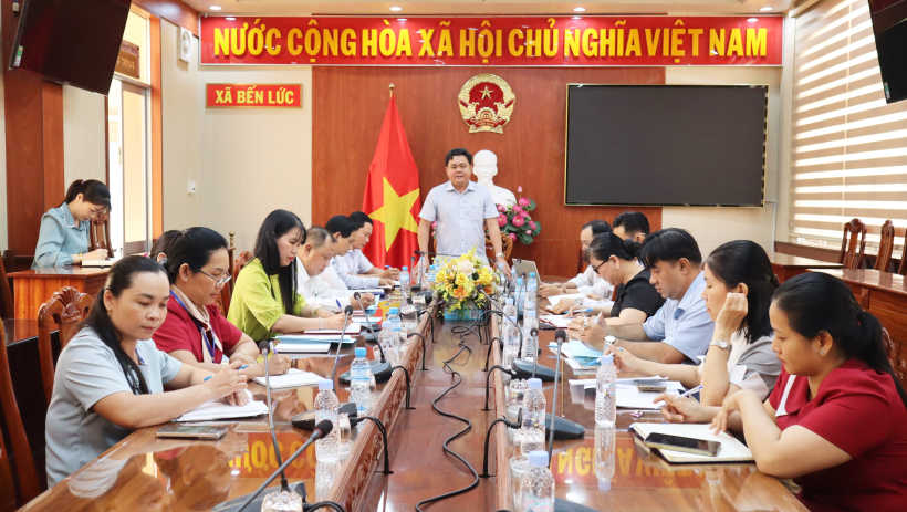 X&atilde; Bến Lức họp đ&aacute;nh gi&aacute; kết quả giải quyết thủ tục h&agrave;nh ch&iacute;nh