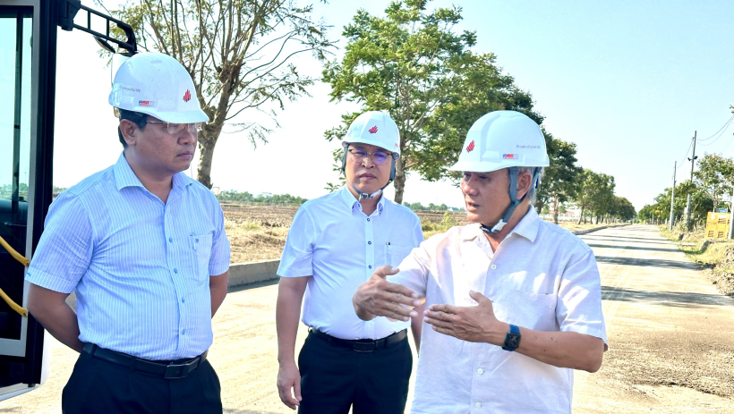 Kiểm tra hạ tầng Khu c&ocirc;ng nghiệp Đ&ocirc;ng Nam &Aacute; giai đoạn 2 để xem x&eacute;t điều kiện tiếp nhận nh&agrave; đầu tư