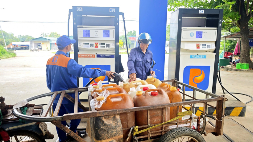 Gi&aacute; xăng dầu h&ocirc;m nay 25/3: Thế giới tăng mạnh, dầu diesel trong nước vượt mốc 40.000 đồng/l&iacute;t