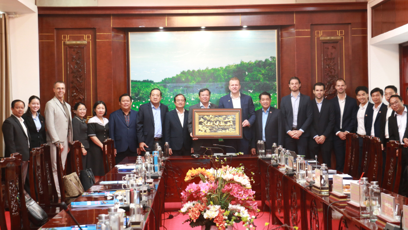 Chủ tịch UBND tỉnh L&ecirc; Văn Hẳn: Tiếp, l&agrave;m việc với Tập đo&agrave;n H&ugrave;ng Nhơn v&agrave; Tập đo&agrave;n De Heus