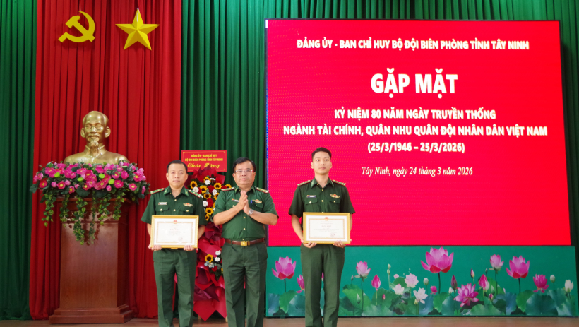 Gặp mặt kỷ ni&ecirc;̣m 80 năm Ngày truy&ecirc;̀n th&ocirc;́ng ngành Tài chính, Qu&acirc;n nhu Qu&acirc;n đ&ocirc;̣i Nh&acirc;n d&acirc;n Vi&ecirc;̣t Nam 