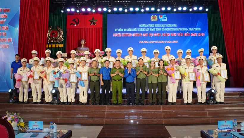 C&ocirc;ng an tỉnh T&acirc;y Ninh sinh hoạt ch&iacute;nh trị kỷ niệm 95 Ng&agrave;y th&agrave;nh lập Đo&agrave;n TNCS Hồ Ch&iacute; Minh