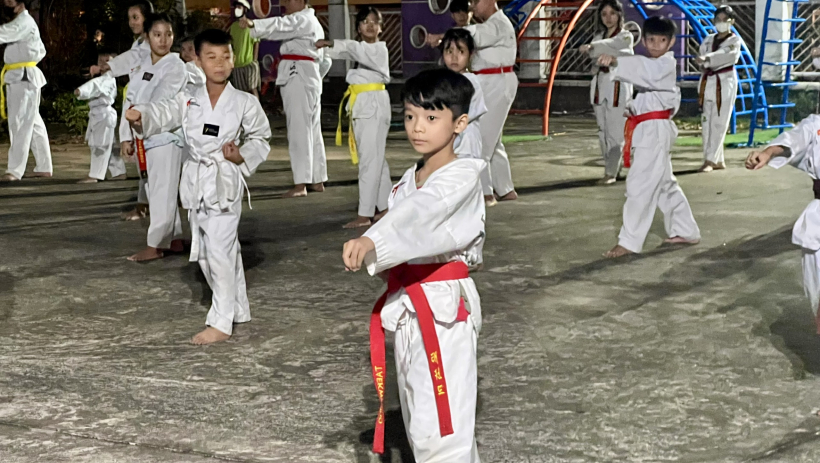 Ở lớp v&otilde; Taekwondo