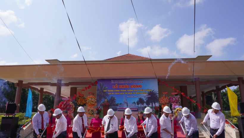 Khởi c&ocirc;ng x&acirc;y dựng Tượng đ&agrave;i Chiến thắng tại Di t&iacute;ch lịch sử Ng&atilde; tư Rạch Kiến