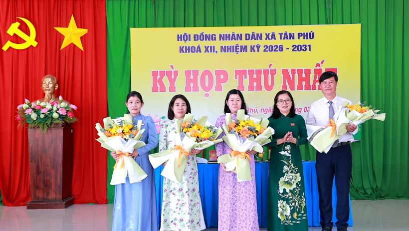  B&agrave; Nguyễn Thị Thu V&acirc;n được bầu giữ chức Chủ tịch HĐND x&atilde; T&acirc;n Ph&uacute;