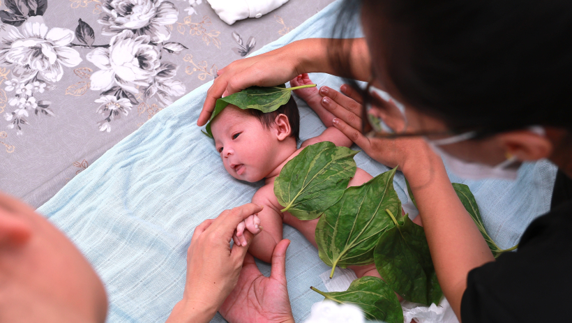 Mẹ thư gi&atilde;n, b&eacute; vui khỏe