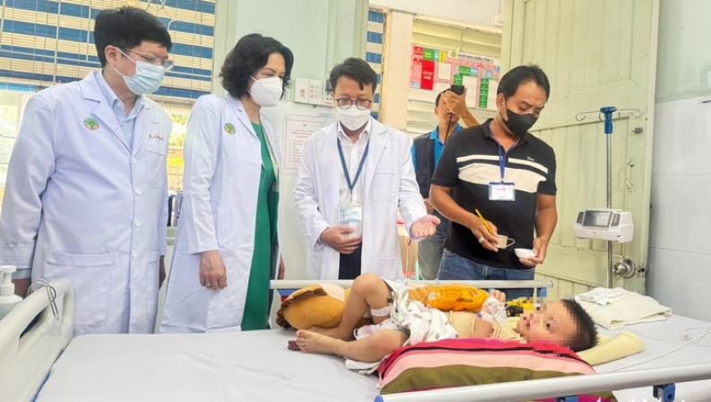 Bệnh tay ch&acirc;n miệng ở miền Nam diễn biến phức tạp, Bộ Y tế kiểm tra c&ocirc;ng t&aacute;c ph&ograve;ng chống dịch