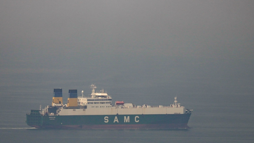 Iran cho ph&eacute;p th&ecirc;m 20 t&agrave;u Pakistan đi qua eo biển Hormuz