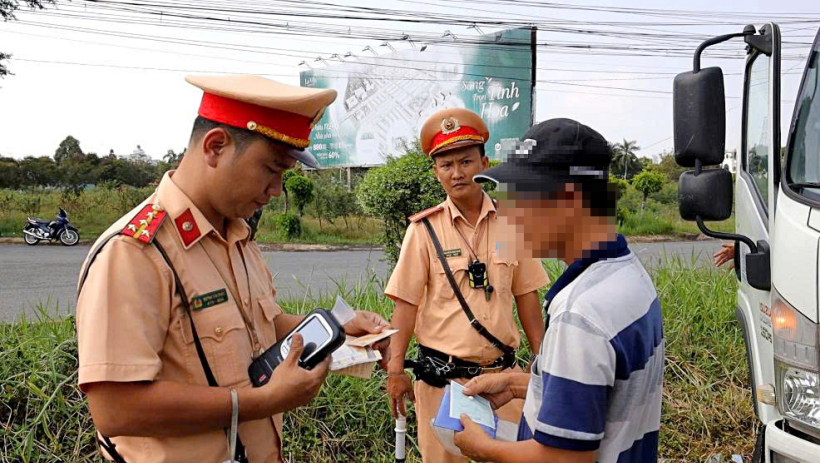 'Mạnh tay' với c&aacute;c trường hợp vi phạm về giao th&ocirc;ng