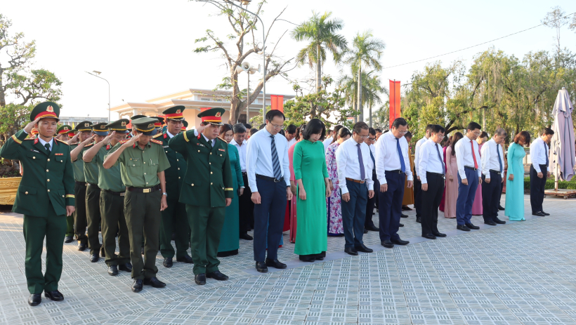 L&atilde;nh đạo tỉnh T&acirc;y Ninh viếng Nghĩa trang liệt sĩ trước Kỳ họp thứ nhất HĐND tỉnh kh&oacute;a XI