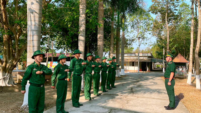 Vững bước qu&acirc;n h&agrave;nh