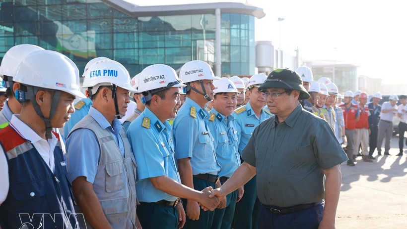 PM sets target to launch Long Thanh airport operations by late 2026