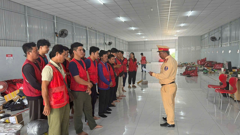 N&acirc;ng cao kỹ năng l&aacute;i xe an to&agrave;n cho nh&acirc;n vi&ecirc;n giao h&agrave;ng