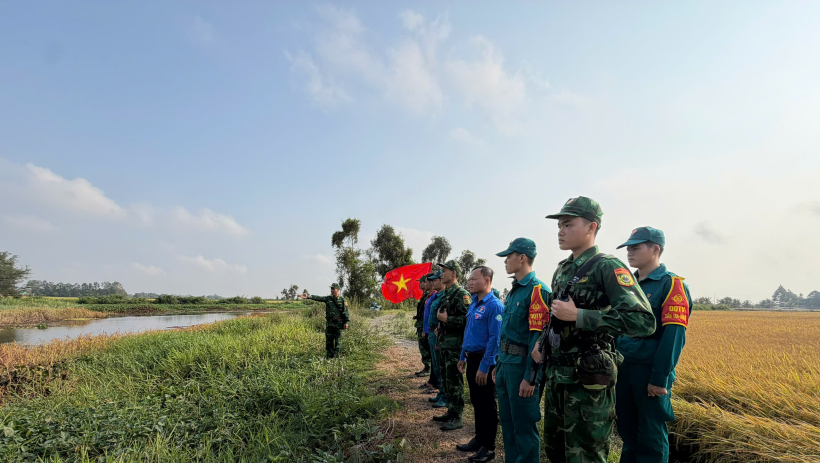 Xung k&iacute;ch thực hiện thắng lợi nhiệm vụ ch&iacute;nh trị