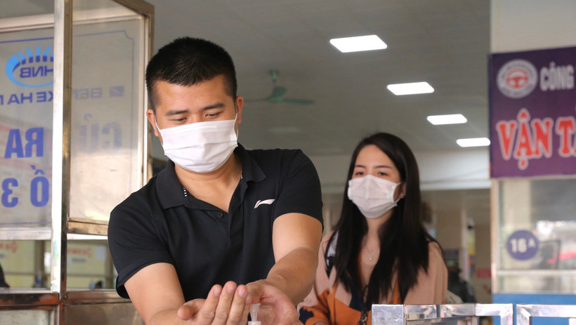 Người d&acirc;n kh&ocirc;ng hoang mang cũng kh&ocirc;ng chủ quan trước biến thể mới của COVID-19