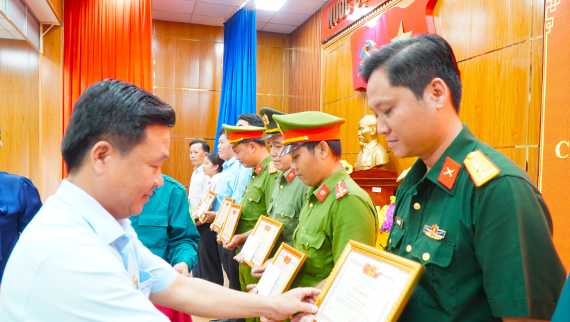 X&atilde; Phước L&yacute;: Tuy&ecirc;n dương c&aacute;c tập thể, c&aacute; nh&acirc;n c&oacute; th&agrave;nh t&iacute;ch xuất sắc trong c&ocirc;ng t&aacute;c bầu cử