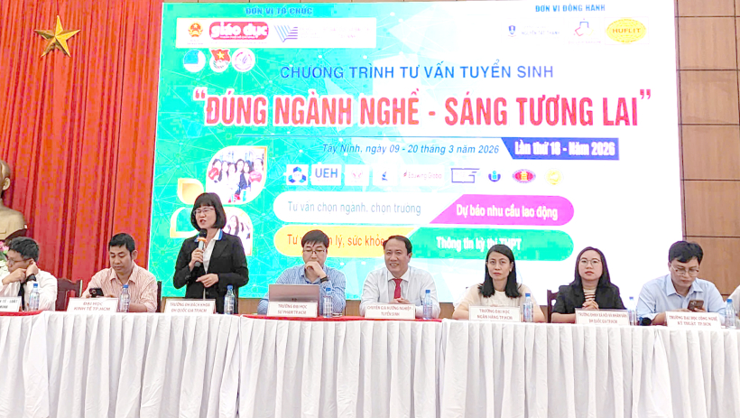 Đồng h&agrave;nh hướng nghiệp - Mở lối tương lai cho học sinh