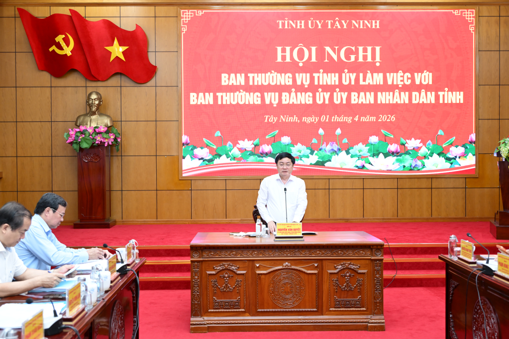 Uỷ viên Ban Chấp hành Trung ương Đảng, Bí thư Tỉnh uỷ Tây Ninh Nguyễn Văn Quyết chủ trì buổi làm việc giữa Ban Thường vụ Tỉnh uỷ Tây Ninh với Ban Thường vụ Đảng uỷ UBND tỉnh 