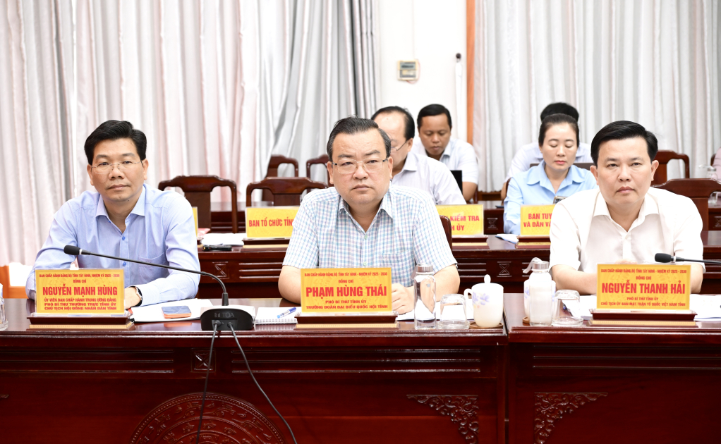 Dự hội nghị còn có các đồng chí Thường trực Tỉnh uỷ.