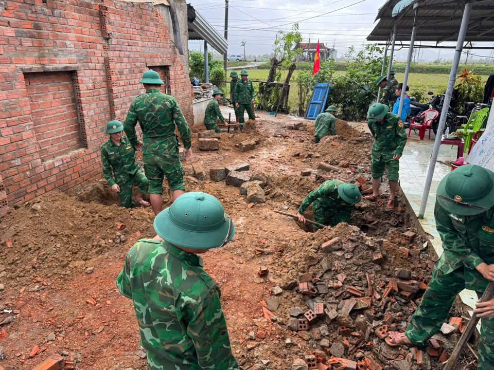 “Chiến dịch Quang Trung” được triển khai khẩn trương nhằm sửa chữa, xây dựng lại nhà ở cho người dân vùng bị ảnh hưởng bởi thiên tai