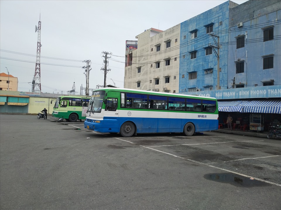 Đẩy mạnh triển khai thu ph&iacute; kh&ocirc;ng dừng tại bến xe, b&atilde;i đỗ đ&ocirc; thị