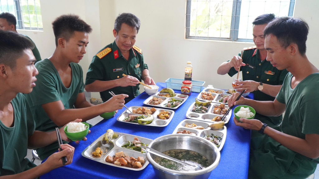 N&acirc;ng cao chất lượng c&ocirc;ng t&aacute;c bảo đảm hậu cần - kỹ thuật