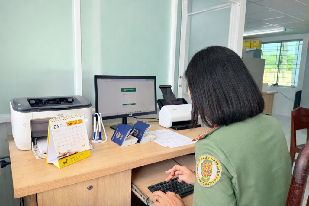 Biểu mức thu ph&iacute;, lệ ph&iacute; mới trong lĩnh vực xuất nhập cảnh từ ng&agrave;y 01/4/2026 ​