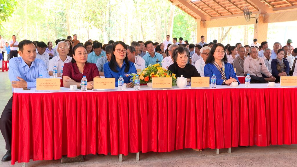 Đại biểu tham dự tại buổi họp mặt