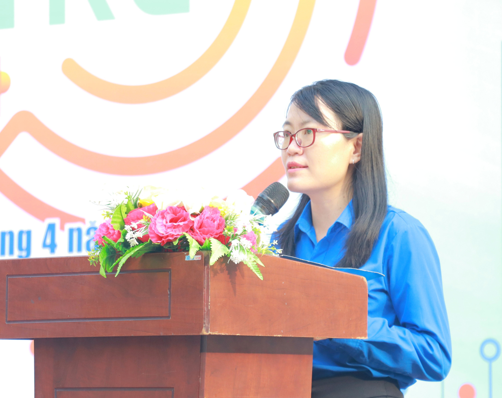 Phó Bí thư Tỉnh Đoàn, Chủ tịch Hội đồng Đội tỉnh Hồ Thị Thùy Trang phát biểu khai mạc hội thi