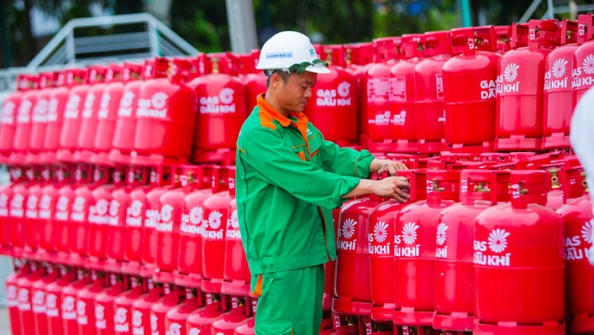 Từ 01/4, gi&aacute; gas đồng loạt tăng th&ecirc;m khoảng 95.000 đồng/b&igrave;nh 12kg