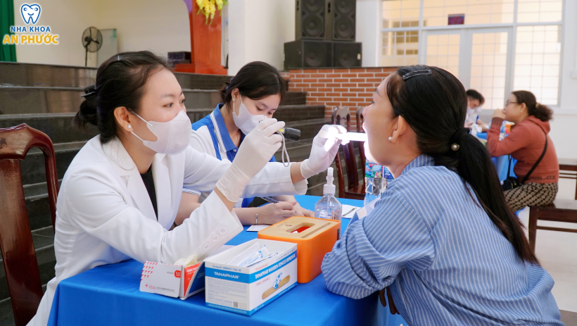 Nha khoa An Phước thăm kh&aacute;m răng miệng miễn ph&iacute; cho người d&acirc;n x&atilde; Tầm Vu 