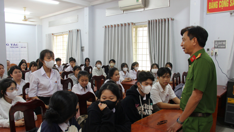 Đẩy mạnh phong tr&agrave;o thi đua &ldquo;To&agrave;n d&acirc;n bảo vệ an ninh Tổ quốc&rdquo;