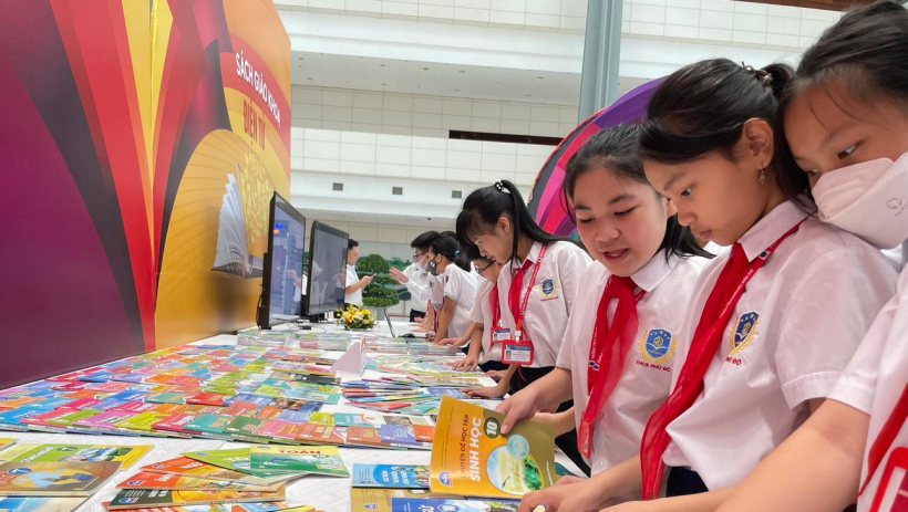 Đề xuất miễn ph&iacute; s&aacute;ch gi&aacute;o khoa từ năm 2029