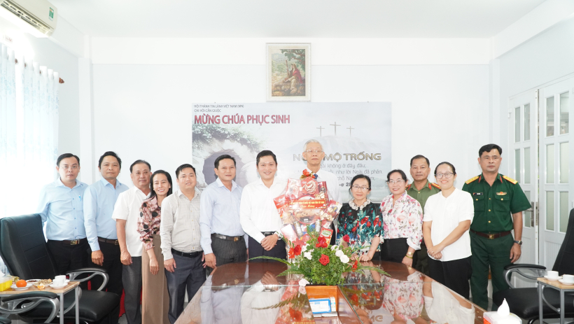 UBMTTQ Việt Nam tỉnh thăm, ch&uacute;c mừng c&aacute;c cơ sở C&ocirc;ng gi&aacute;o v&agrave; Tin l&agrave;nh nh&acirc;n lễ Phục sinh