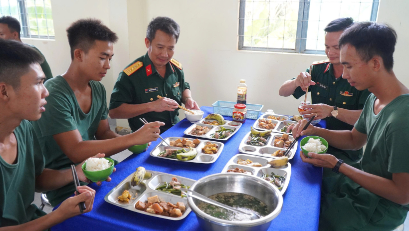 N&acirc;ng cao chất lượng c&ocirc;ng t&aacute;c bảo đảm hậu cần - kỹ thuật