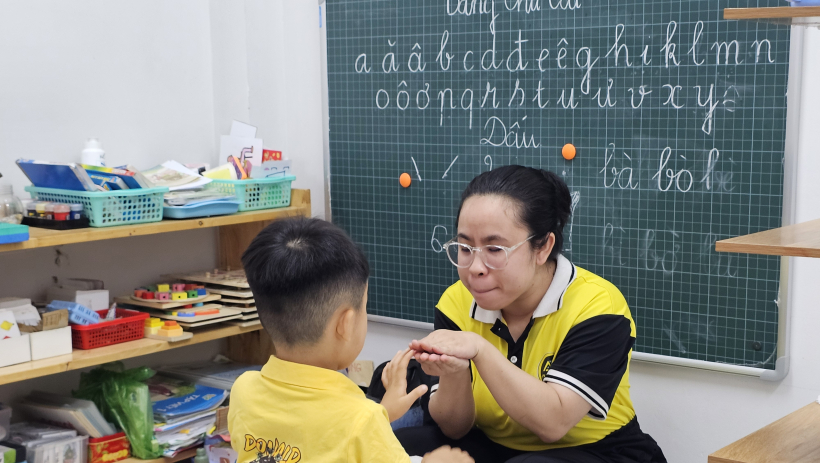 Y&ecirc;u thương, thấu hiểu trẻ tự kỷ