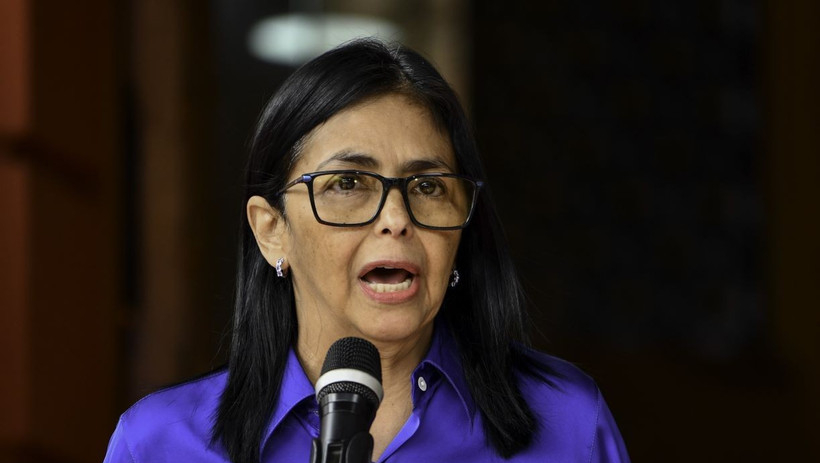 Mỹ dỡ bỏ trừng phạt Tổng thống l&acirc;m thời Venezuela