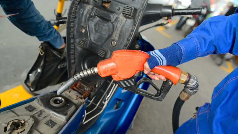 Bộ đề xuất chi 5.000 đồng/l&iacute;t xăng dầu từ Quỹ b&igrave;nh ổn từ nguồn ng&acirc;n s&aacute;ch trung ương